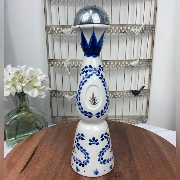 Clase Azul reposado tequila-Empty ceramic bottle. - Picture 1 of 10
